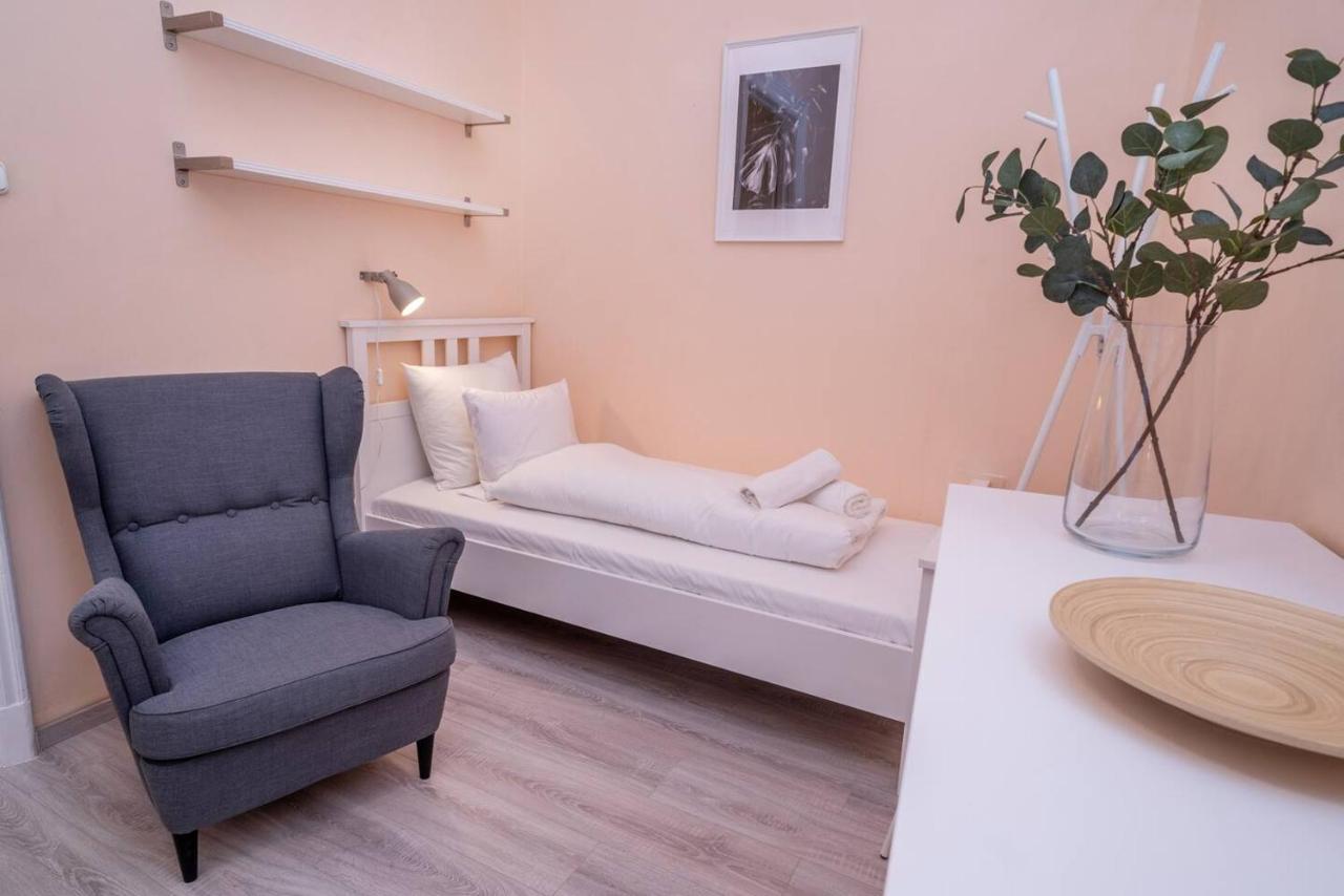 Central And Large Ac Home Away From Home Budapeste Exterior foto