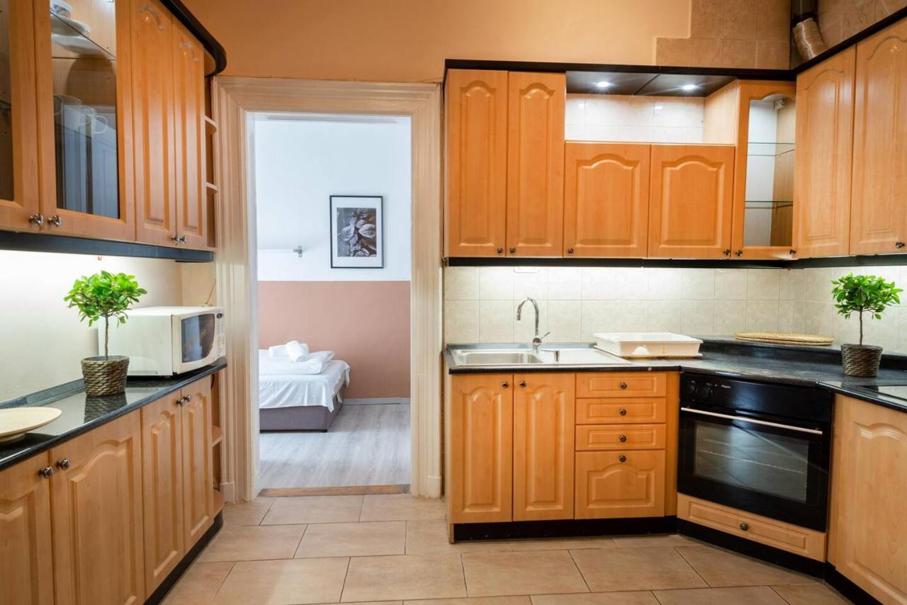 Central And Large Ac Home Away From Home Budapeste Exterior foto