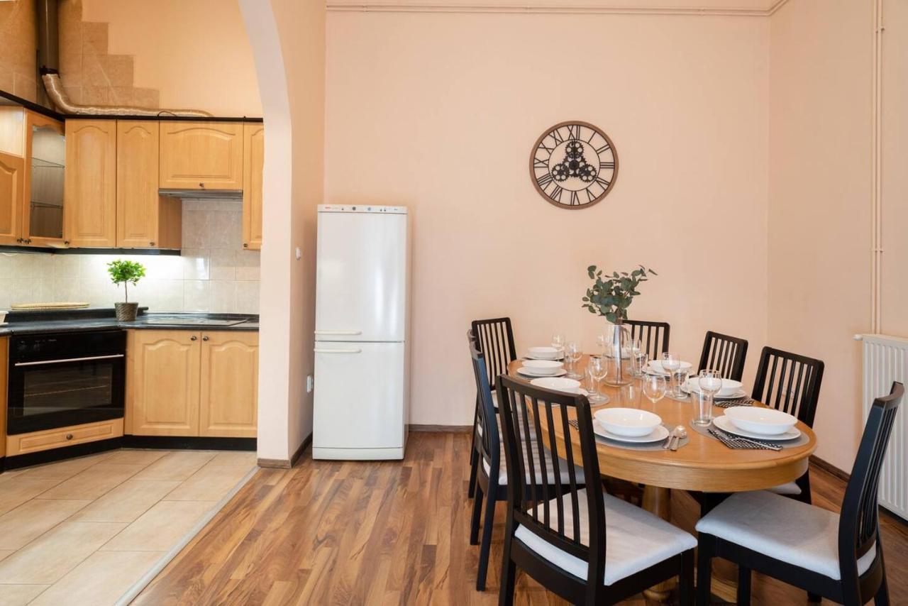 Central And Large Ac Home Away From Home Budapeste Exterior foto
