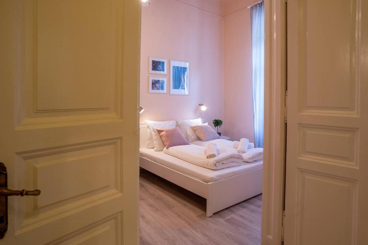 Central And Large Ac Home Away From Home Budapeste Exterior foto